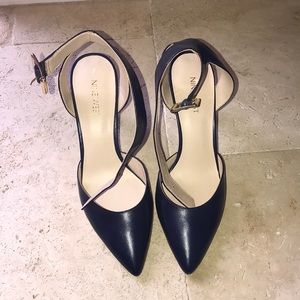 Navy leather pump
